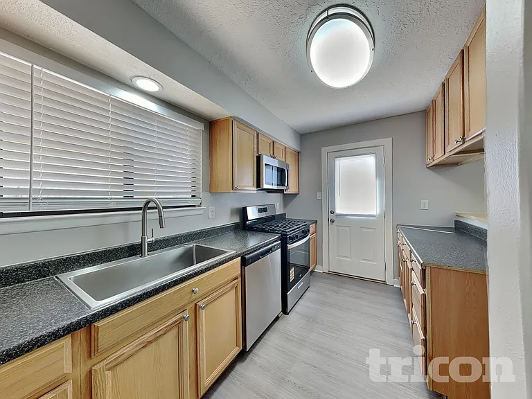 8712 Plymouth Rock Rd NE — Photo 4