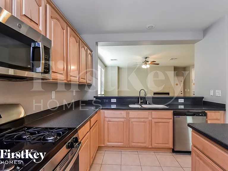 452 Redruth Dr — Photo 6