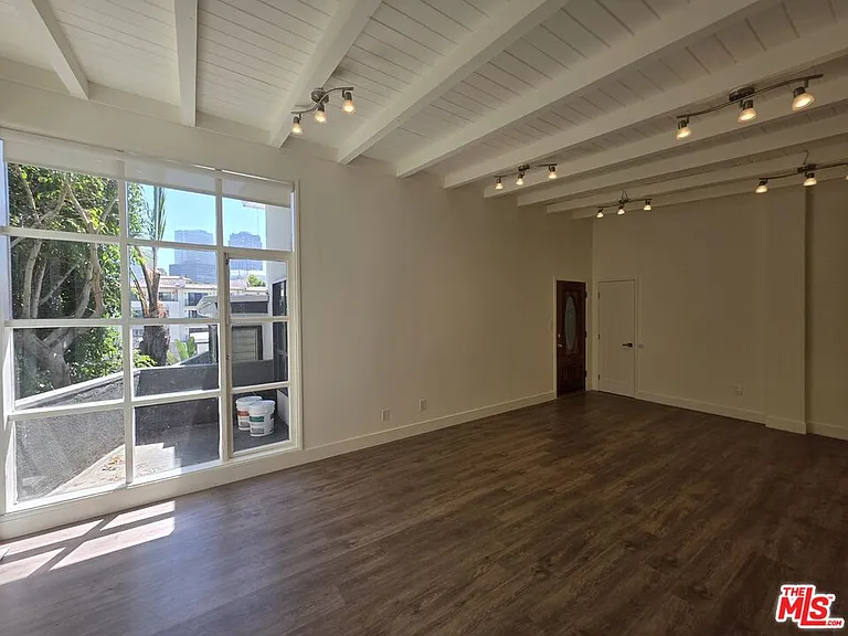 1635 S Beverly Glen Blvd #6 — Photo 31