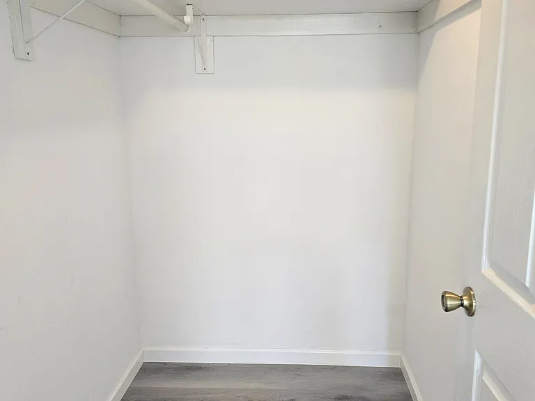 524 Oakland Ave — Photo 6