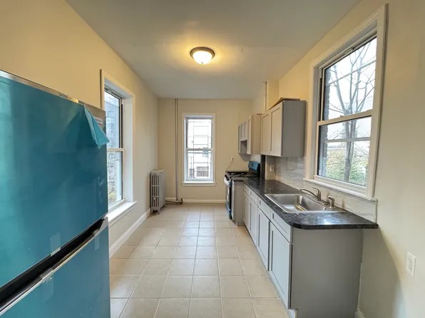 1072 Putnam Avenue image 1 of 10