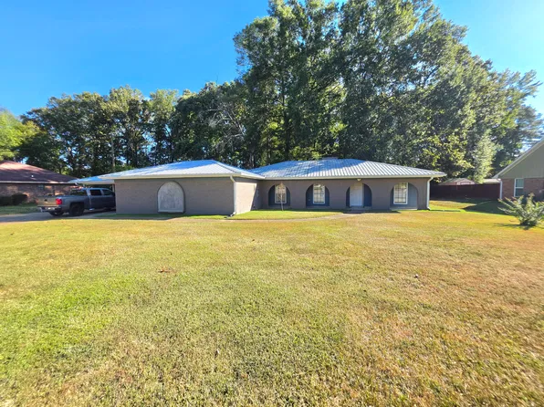 108 Shelton Dr, Columbus, MS 39705