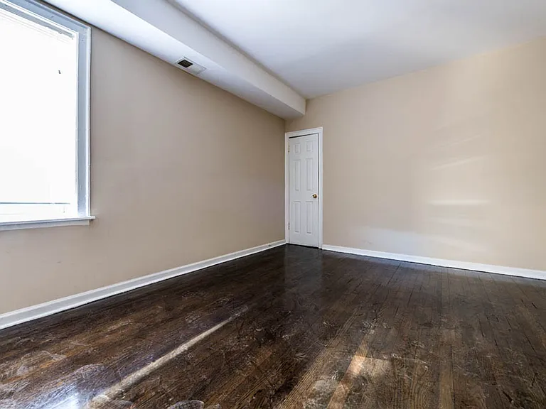 109 N Laramie Ave — Photo 15
