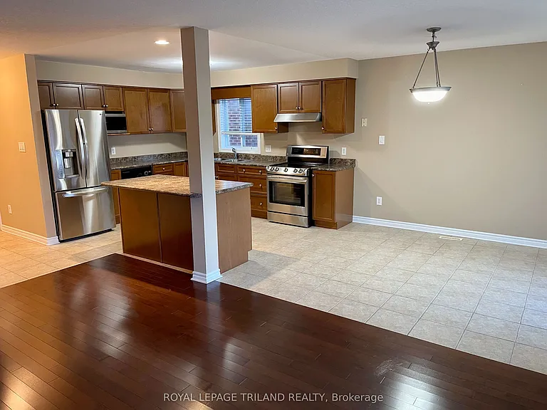 979 Crosscreek Ct — Photo 5