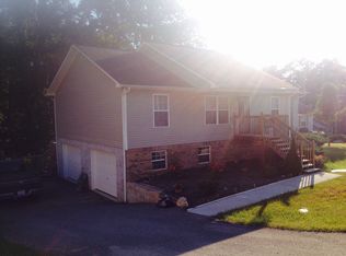 821 Farnsworth Ct, Strawberry Plains, TN 37871