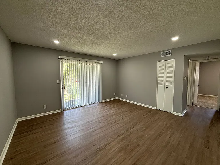 5811 Maple St — Photo 11