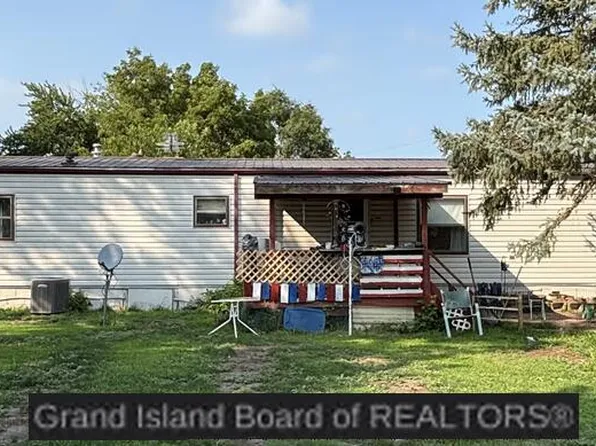 310 8th St, Phillips, NE 68865