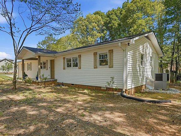 2nd image of 501 Hickory Ln