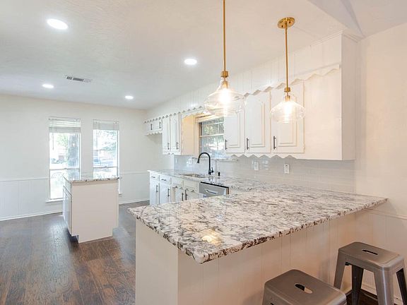 4th image of 2733 Westridge Dr
