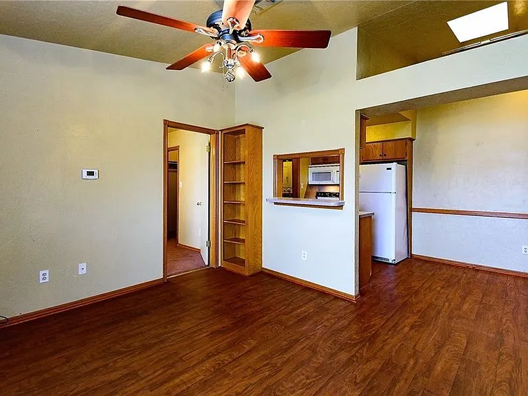 1000 Rambling Oaks Dr #3 — Photo 8