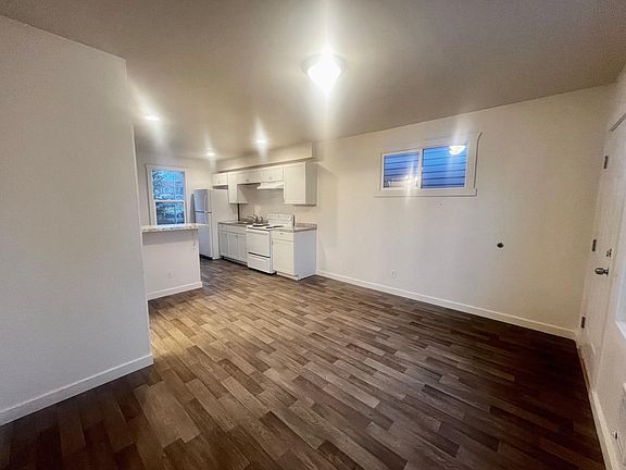 2nd image of 810 McKenzie Ave #1