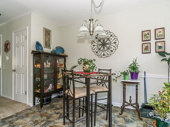 5th image of 100 Piedmont Ct