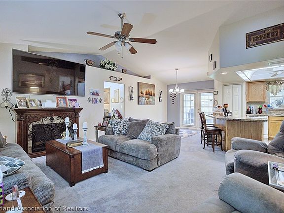 4th image of 4522 Thompson Ave