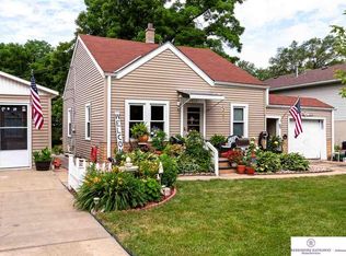 5832 S 13th St, Omaha, NE 68107