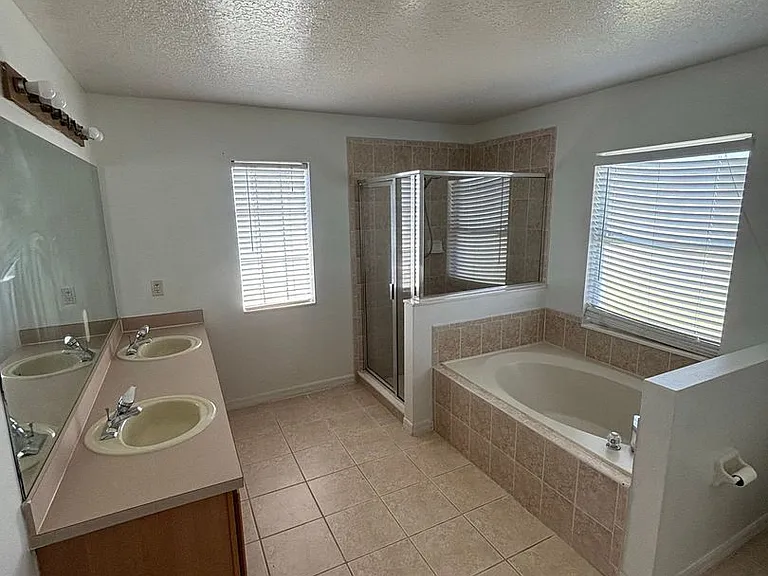1001 Eiffel Ln — Photo 23