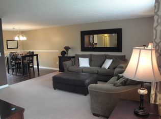 206 Macnab Dr, Coraopolis, PA 15108