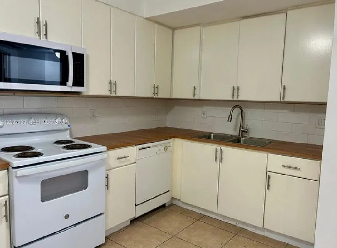2 bed, 809 sqft, $1,800 — Photo 3