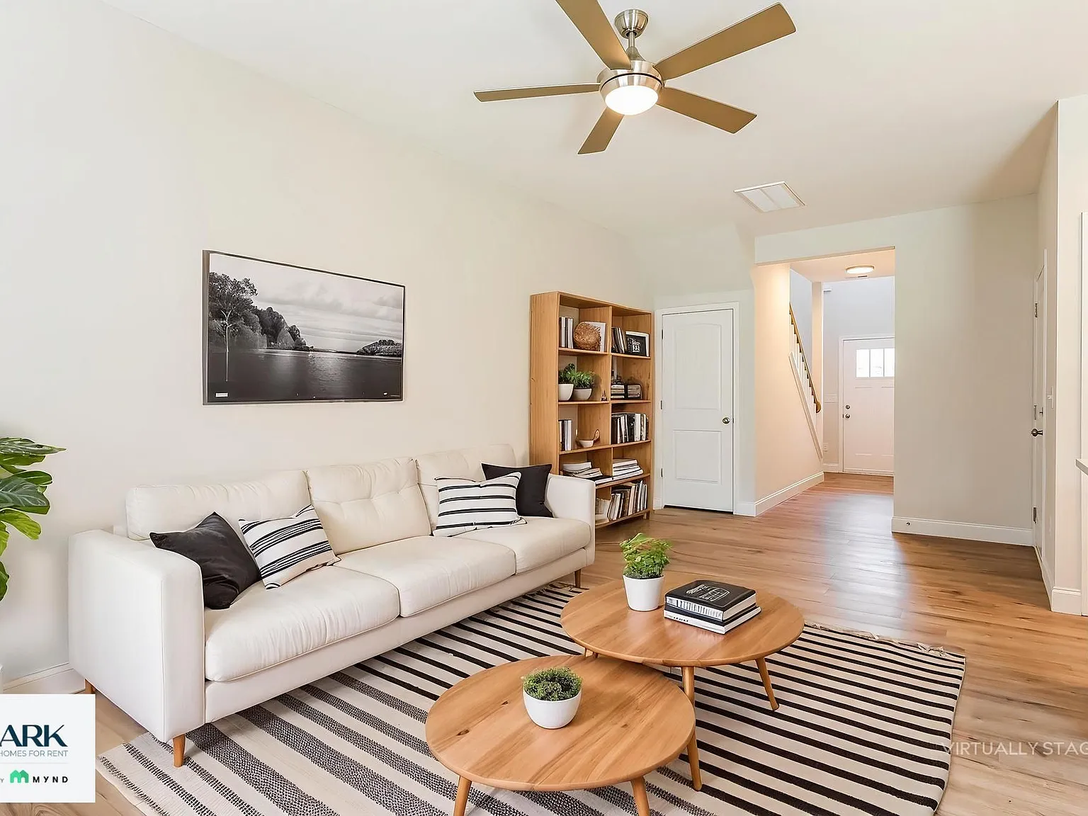 3 bed, 2.0 bath, 1410 sqft, $1,595 — Photo 2
