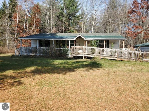 2824 Badger Rd, Beaverton, MI 48612