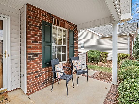 2nd image of 146 Ashwood Ln