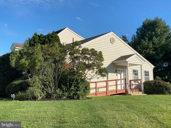 4213 Somerset Ln, Upper Chichester, PA 19014