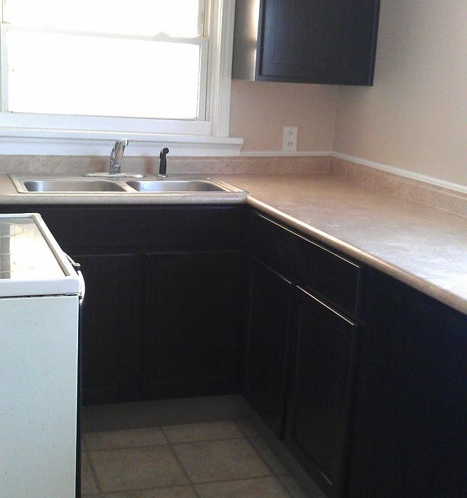 2nd image of 165 W Sugartree St