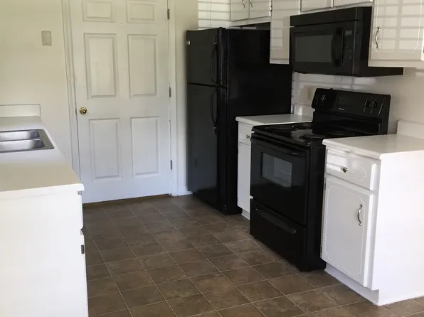 166 NE Jamey Ln, Hinesville, GA 31313