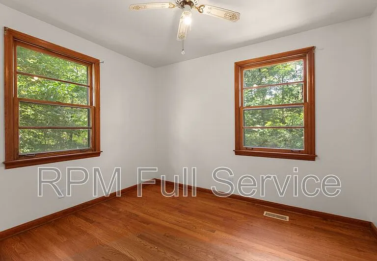 570 Carol Dr — Photo 23