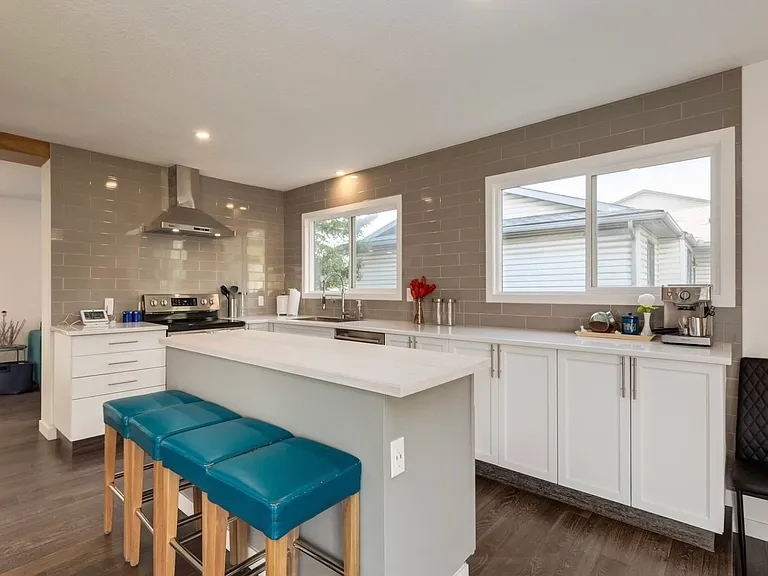 64 W Whitefield Cres NE #6 — Photo 7