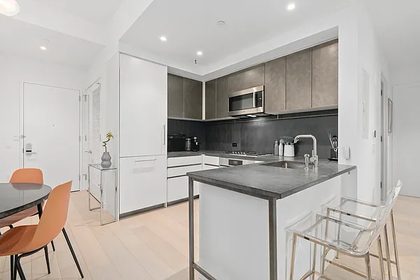 Rented by Douglas Elliman | media 14