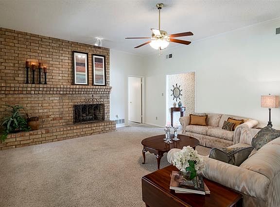 5th image of 4117 Village Green Dr