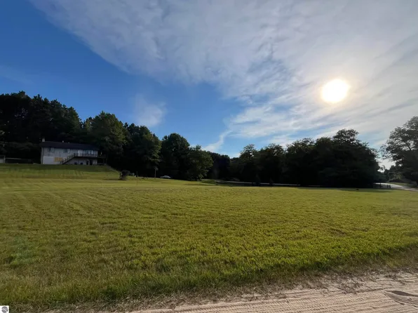 10420 Maple View Dr, Central Lake, MI 49622