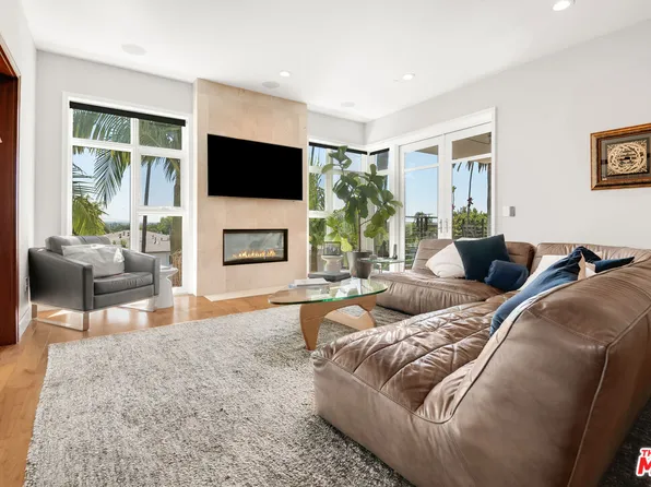 447 N Doheny Dr APT 301, Beverly Hills, CA 90210