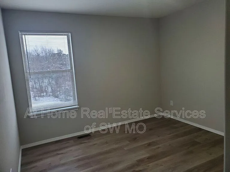 624 S Southgate Dr — Photo 6