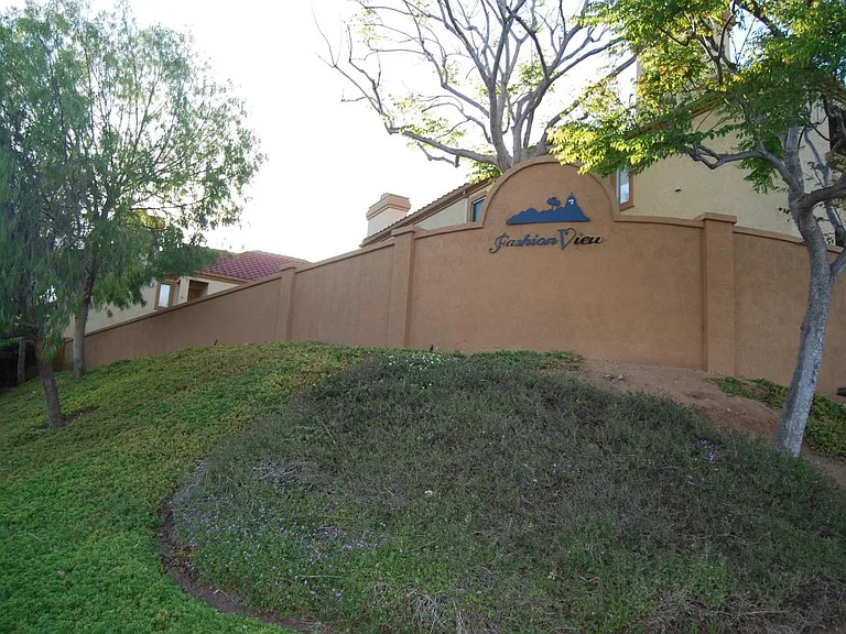 Exterior/Front