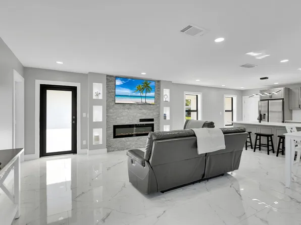 191 SE Castana Court, Port St Lucie, FL 34983