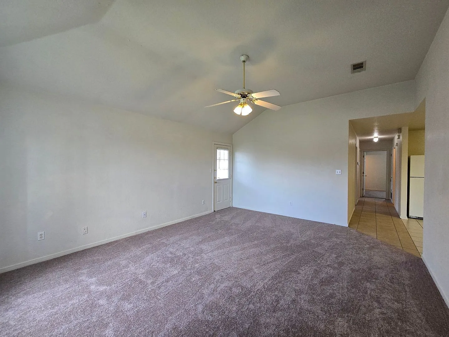 Brand New Carpet & Rent Reduction - Coming Soon! — Photo 4