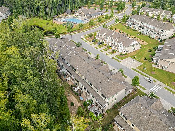 Walking distance to the community pool, gym and club house.