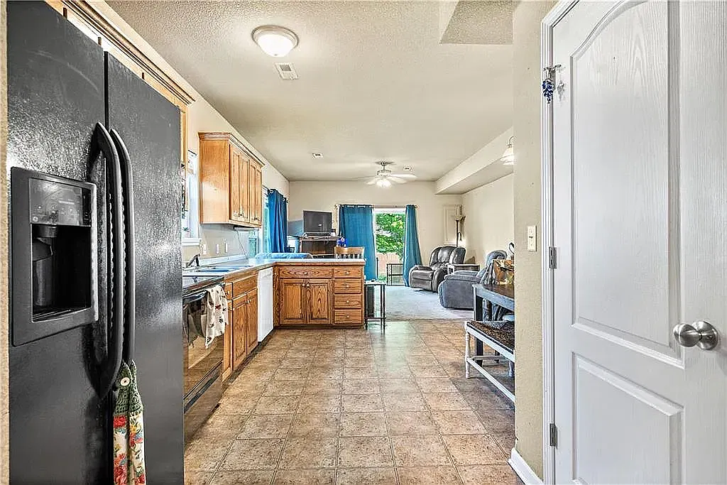 3 bed, 2.5 bath, 1445 sqft, $1,775 — Photo 2