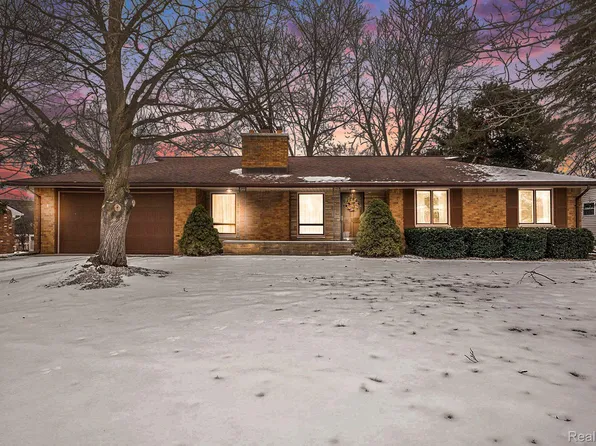 2469 Ketzler Dr, Flint, MI 48507