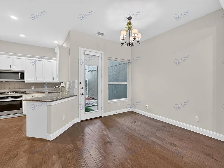 4224 Riverside Dr — Photo 7