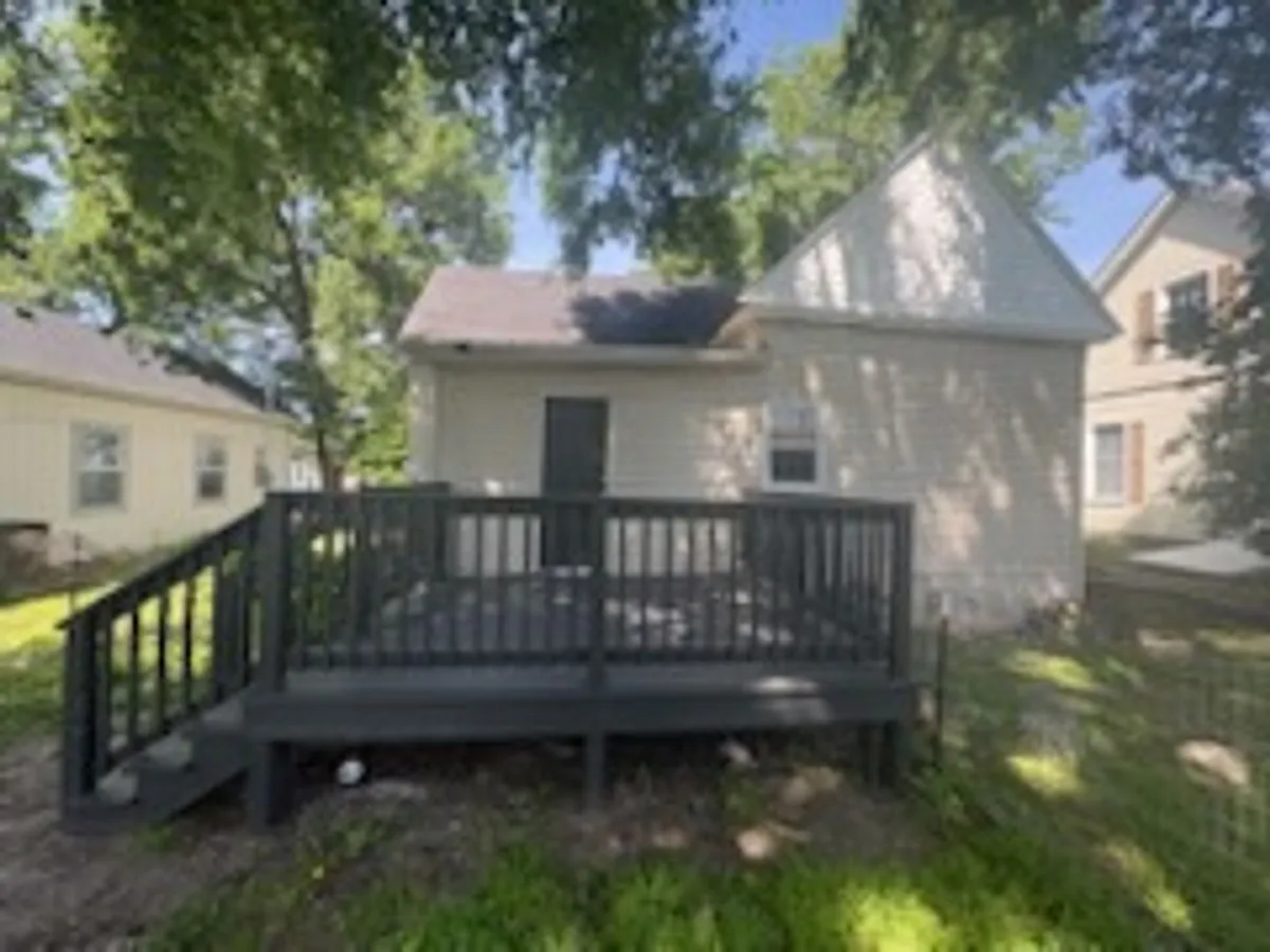 Building Photo - 203 S Whitmer St