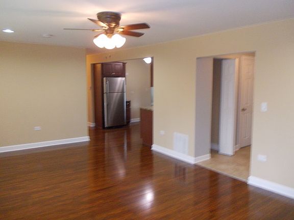 3rd image of 9731 Mansfield Ave