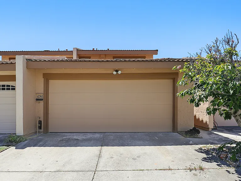 656 Ash Ct — Photo 3