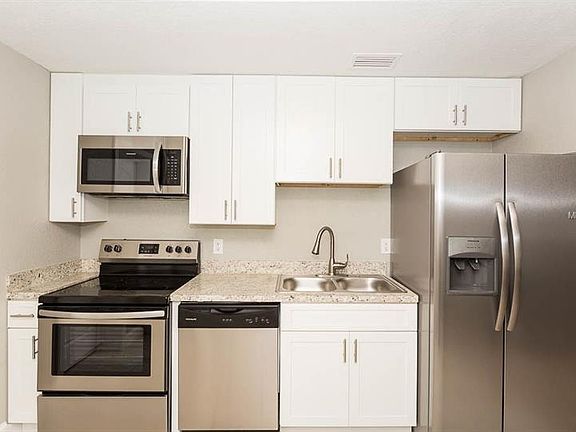 4th image of 5922 Hilltop Ln E