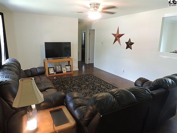 2nd image of 17 Harvest Ln