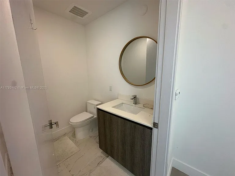 17550 Collins Ave #902 — Photo 23