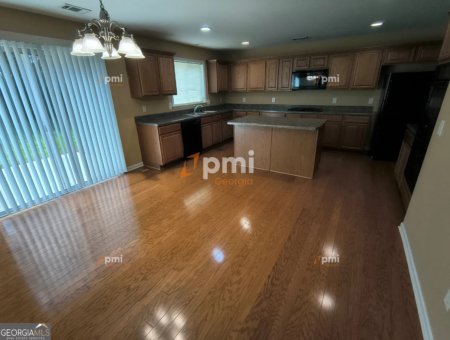 3 bed, 2.5 bath, 2044 sqft, $2,145 — Photo 3