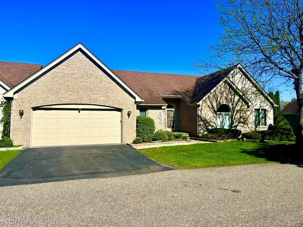 5379 Fairway Ct, West Bloomfield, MI 48323