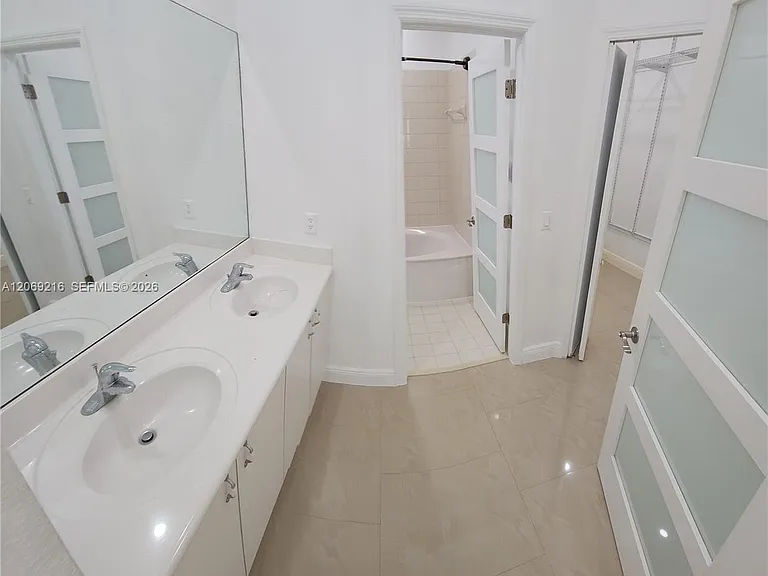 10752 SW 228th Ter — Photo 36